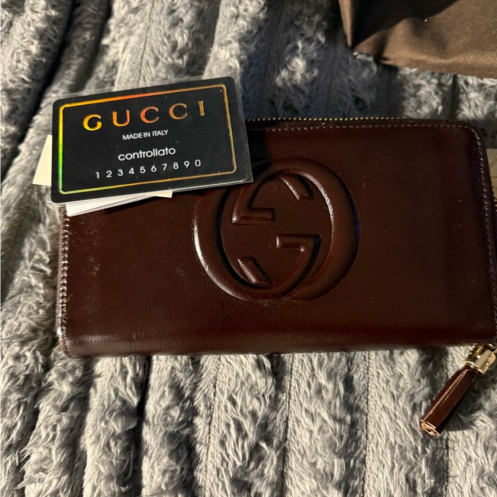 Gucci Cream Clutch with Geometric Pattern - Picture 9 of 10